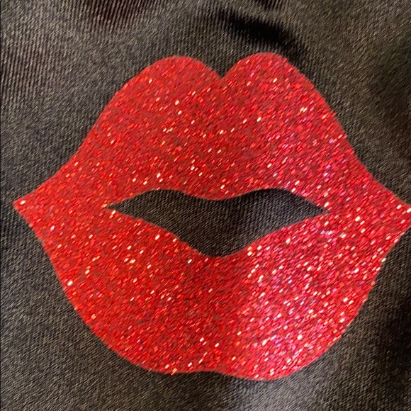 RED GLITTER LIPS - Picture 4 of 8